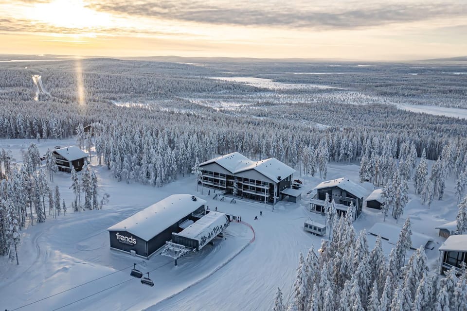 Property building, Neighbourhood, Natural landscape, Winter, Skiing, Skiing, Mountain view, Inner courtyard view