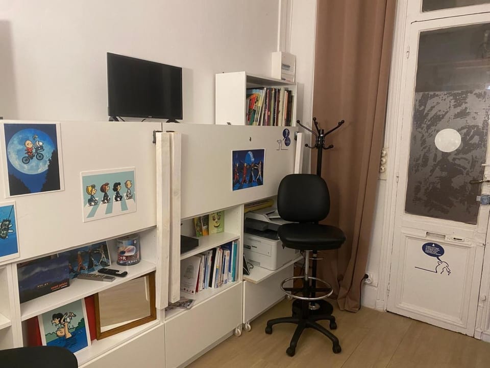 Loge, Studio facing Gare du Nord Apartment in Paris