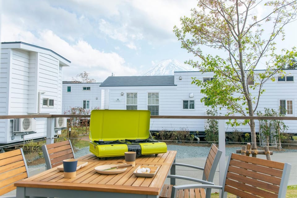 BBQ facilities, Balcony/Terrace, Garden view, Mountain view, furniture