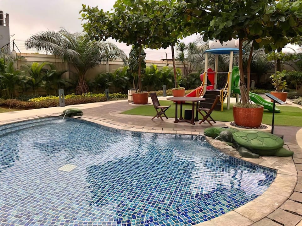 Swimming pool