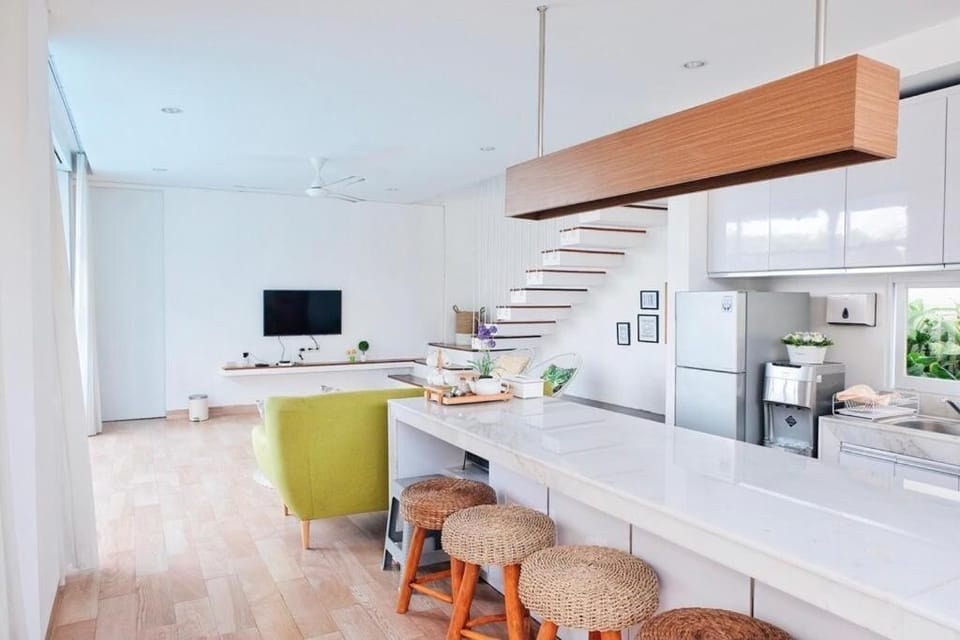 TV and multimedia, Kitchen or kitchenette, Dining area, stove