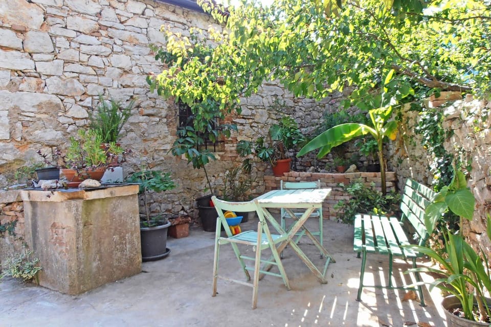 Location, children, Family