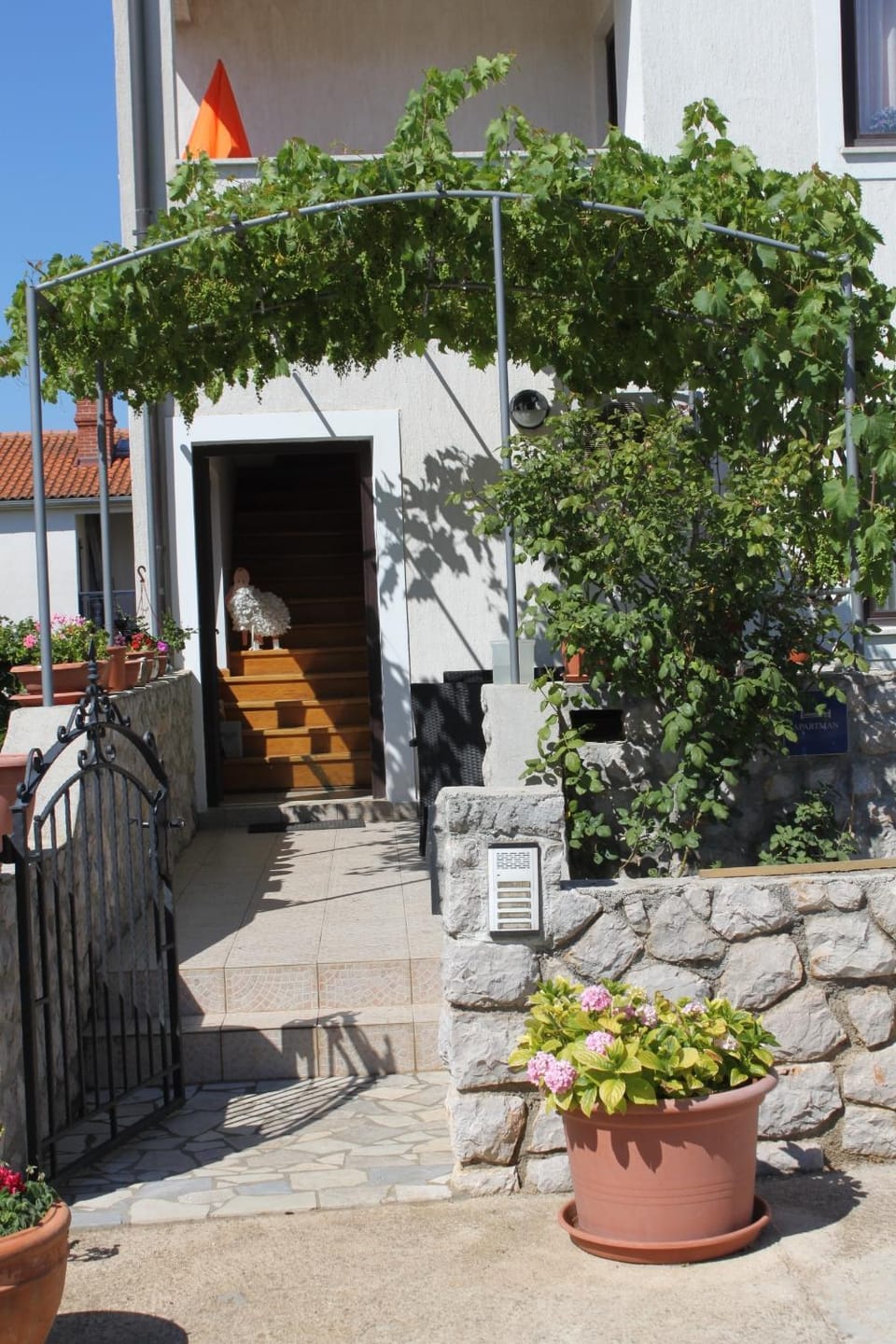 Location, children, Family
