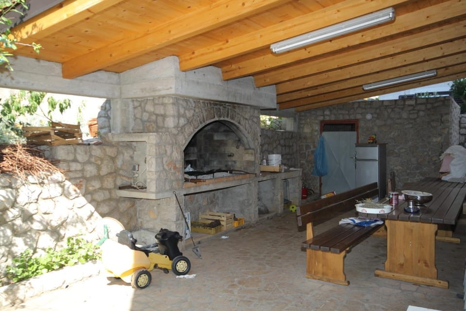Location, children, Family