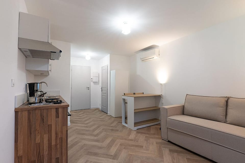 Living room, Seating area, air conditioner