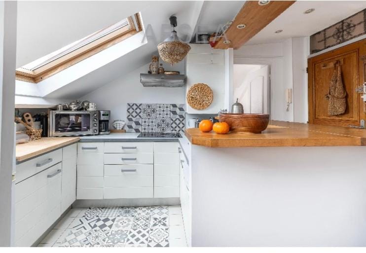 Antibes City Center Cozy Top floor Apartment Air Conditioning 1 Bedroom Apartment in Antibes