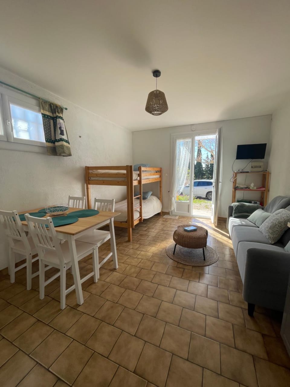 Seating area, Dining area