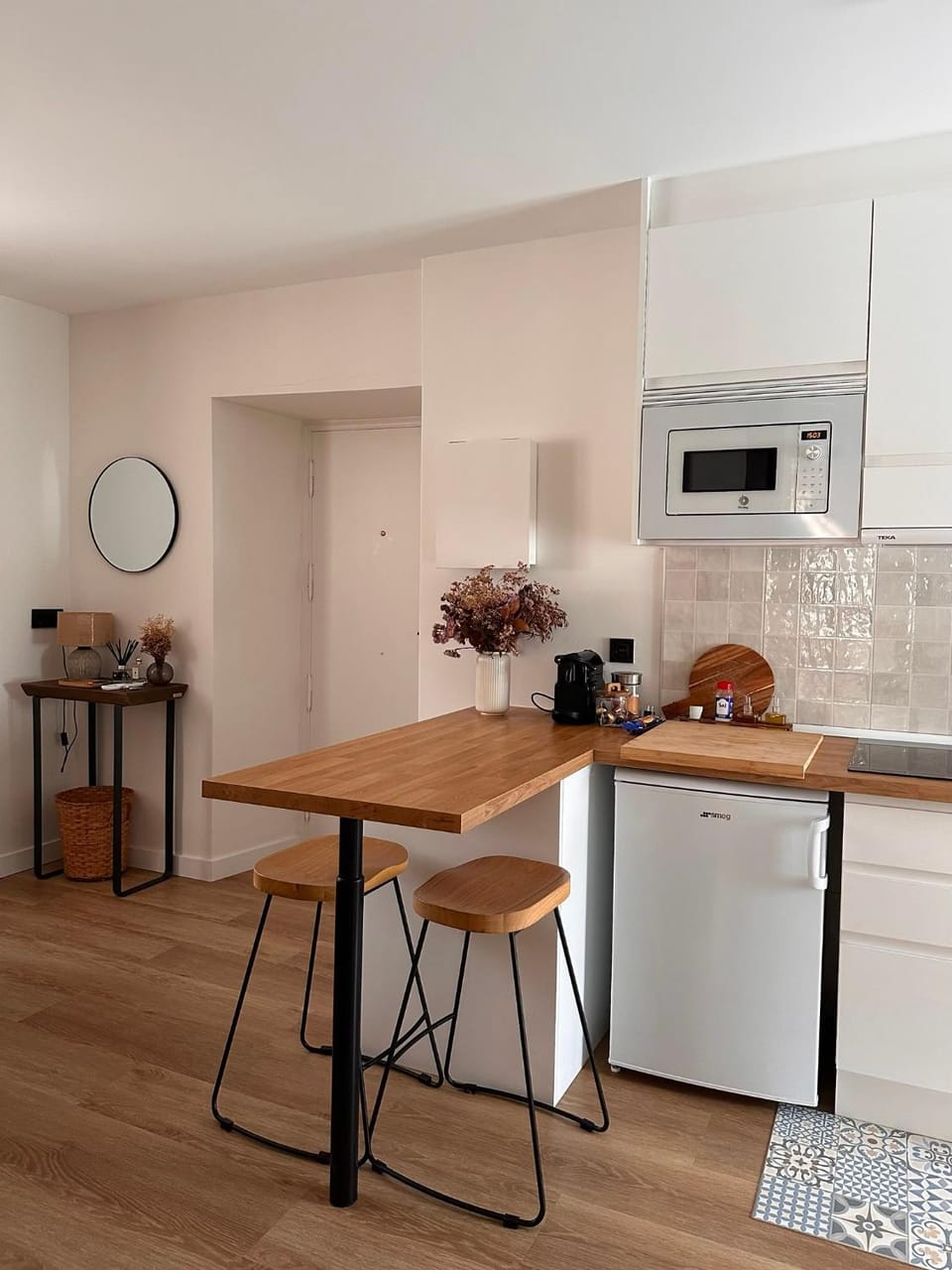 Kitchen or kitchenette