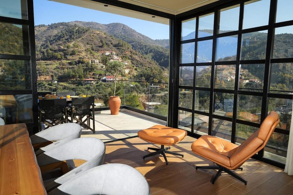 Luxury 5-Bedroom Chalet Kalopanayiotis House in Nicosia District