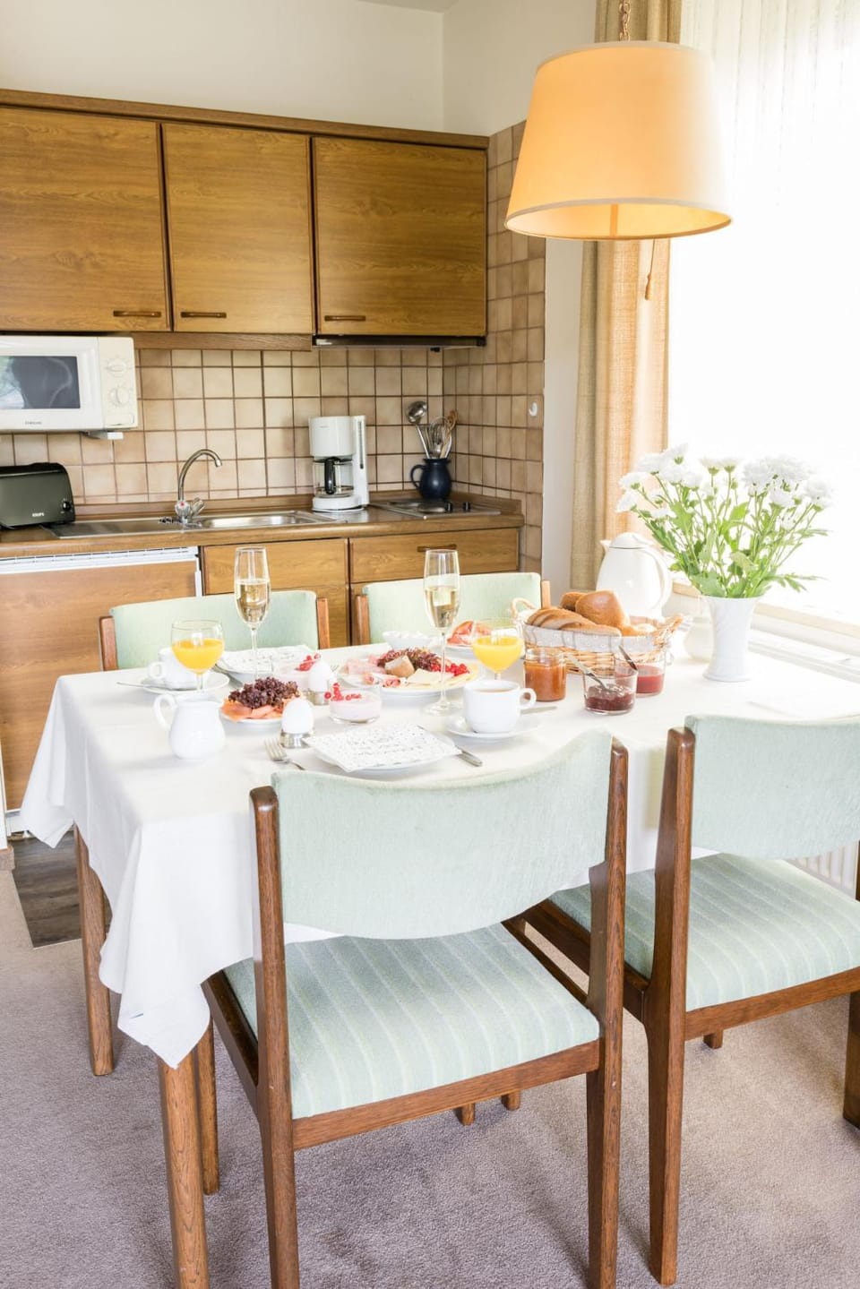 Kitchen or kitchenette, Dining area, Food, stove