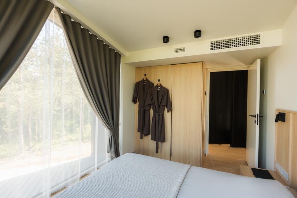 Bedroom, wardrobe
