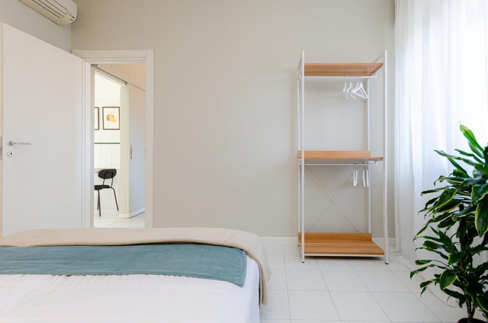 Bedroom, locker, air conditioner