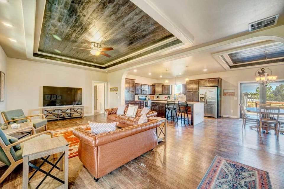 Lovely Luminous Barn with Spectacular Landscape Views in Wyoming House in Sheridan