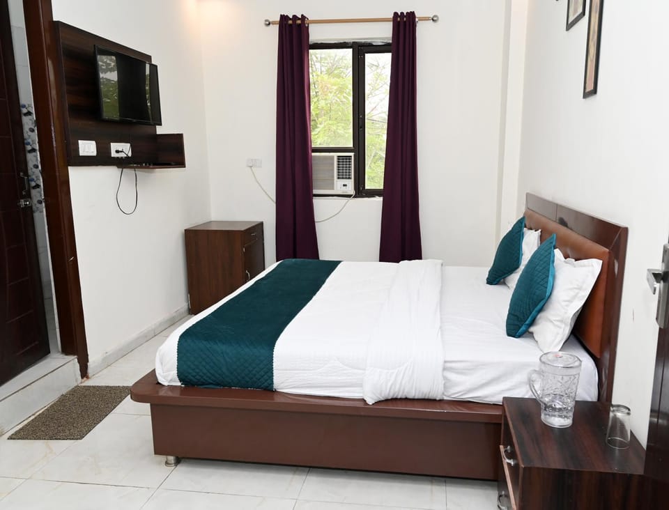 Hotel Vrindavan Hari Hotel in Uttarakhand