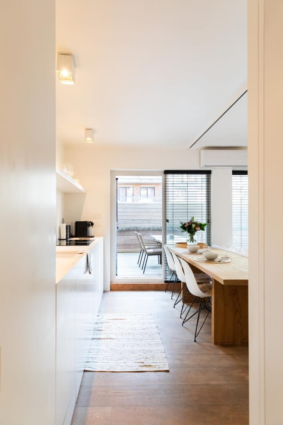 Kitchen or kitchenette, Dining area