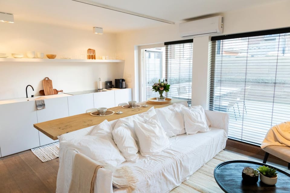Kitchen or kitchenette, Living room, Seating area