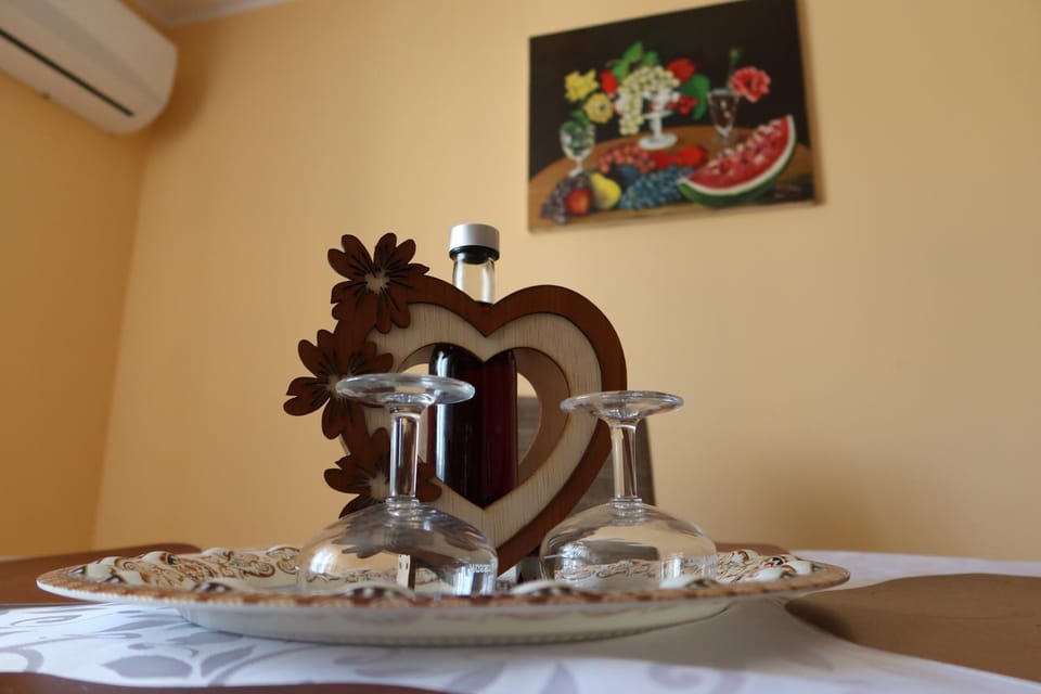 Decorative detail, Alcoholic drinks