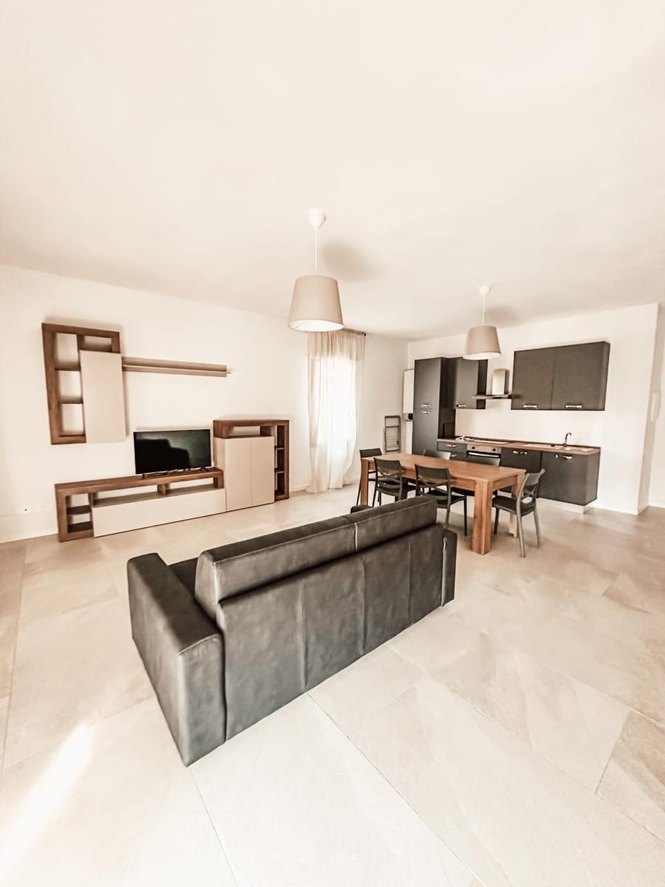 Kitchen or kitchenette, Living room, Seating area, Dining area