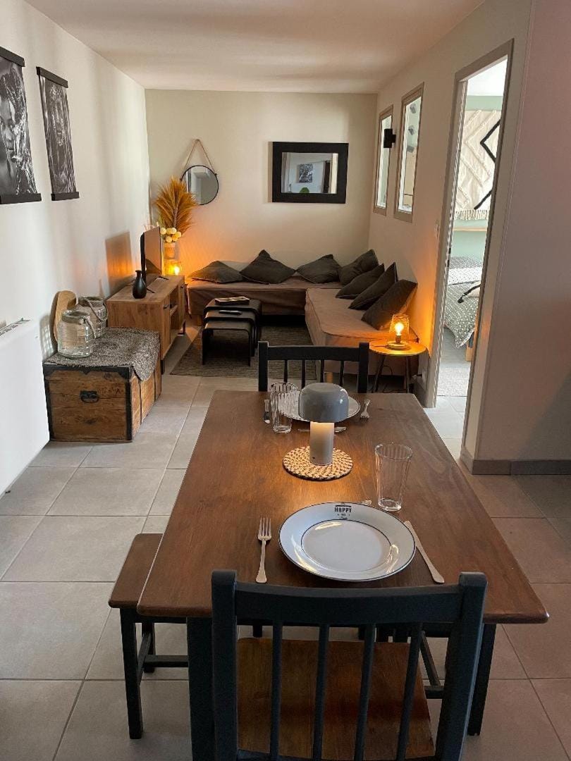 TV and multimedia, Living room, Dining area