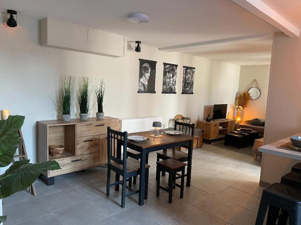 Living room, Dining area