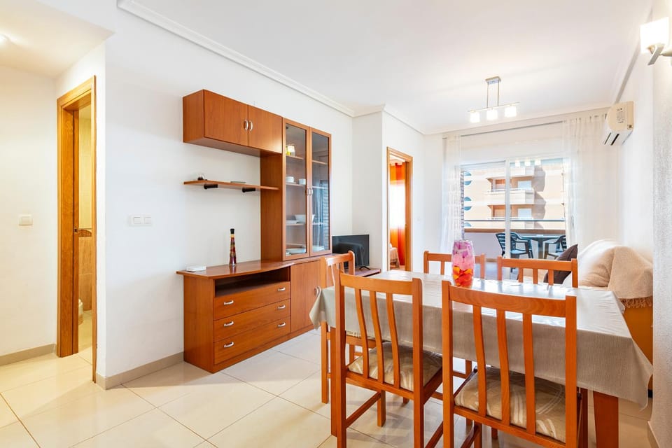 TV and multimedia, Seating area, Dining area