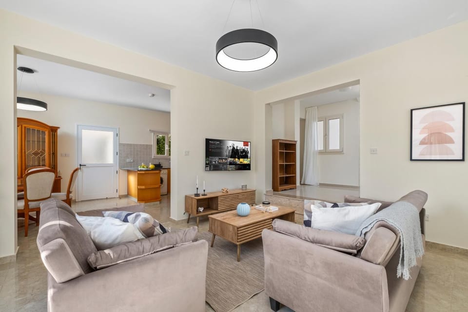 Cielo Luxury Villa by Nomads - Walk to Coral Bay Villa in Peyia
