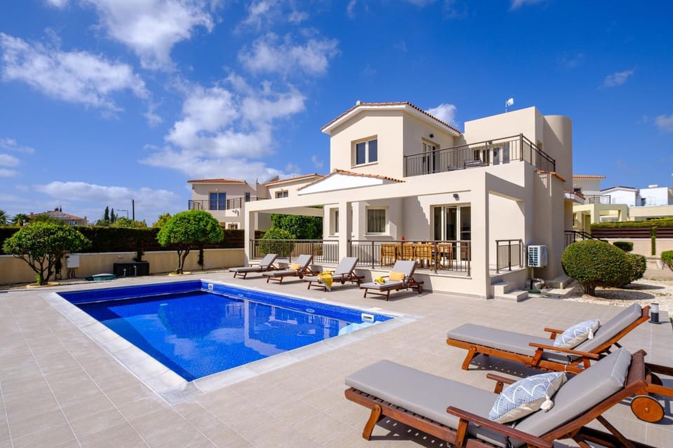 Cielo Luxury Villa by Nomads - Walk to Coral Bay Villa in Peyia