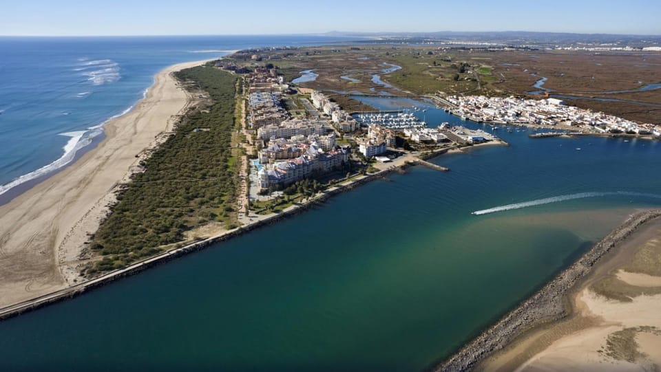 Marina, junto al Algarve portugués, by Guadiana Holidays Apartment in Faro District