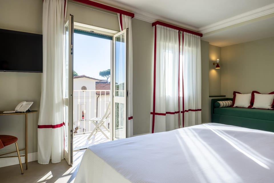 Bed, Balcony/Terrace, Photo of the whole room, Bedroom