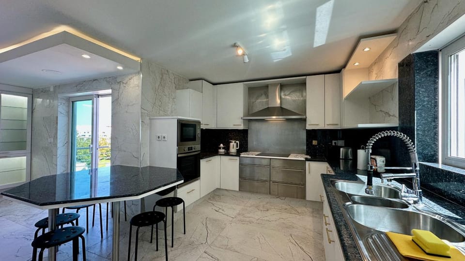 Kitchen or kitchenette, Dining area, dishwasher, oven, stove