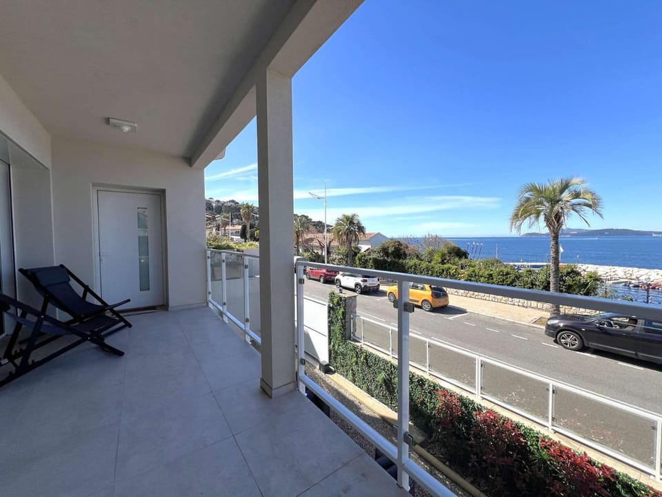 Le Rivage Appartement climatisé pour 6 personnes face à la mer- Le Pradet Apartment in French Riviera