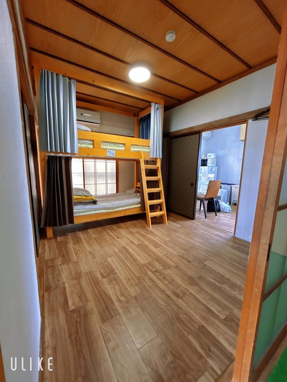 Bedroom, bunk bed
