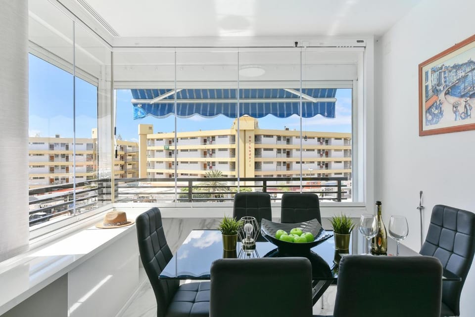 View (from property/room), Living room, Seating area, Dining area