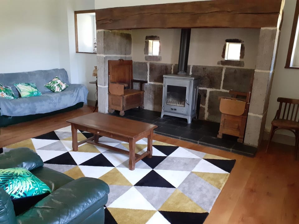 Property building, Communal lounge/ TV room, Living room, Seating area