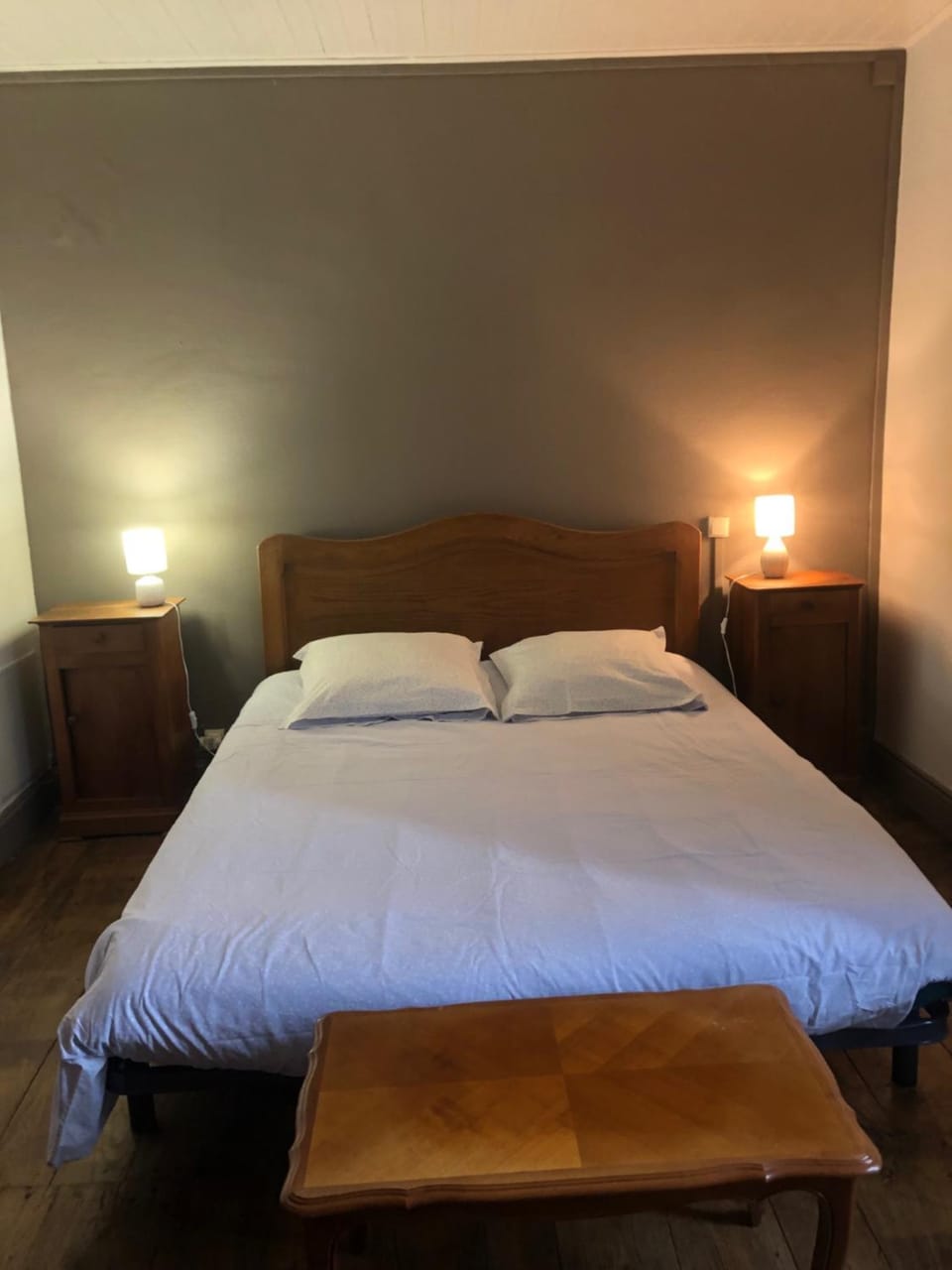 Property building, Bed, Bedroom