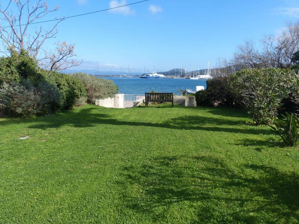 T2 dans une résidence proche de la mer et du centre du village Apartment in Hyères