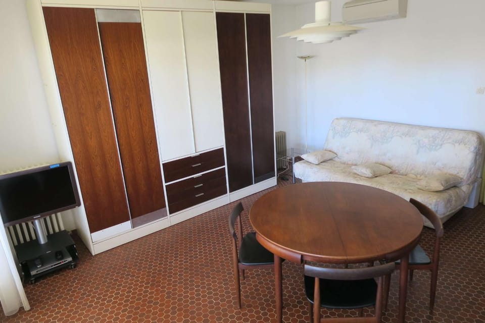 T2 dans une résidence proche de la mer et du centre du village Apartment in Hyères
