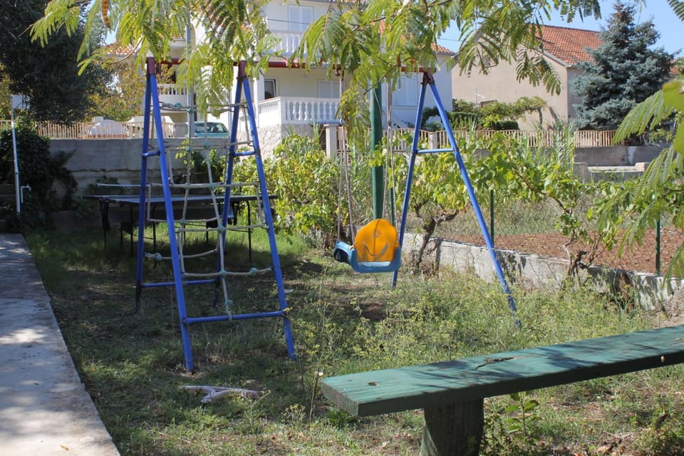 Location, children, Family