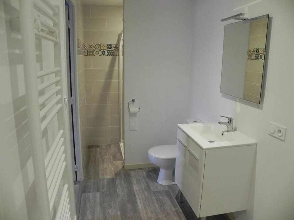 Shower, Toilet