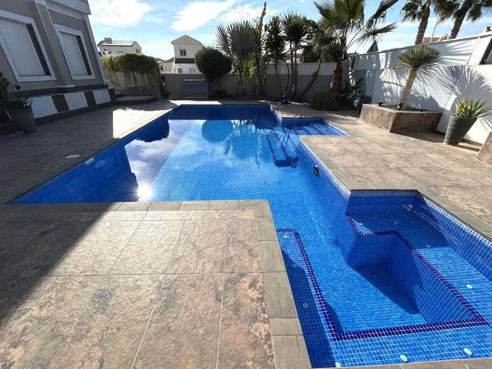 Pool view, Swimming pool, sunbed