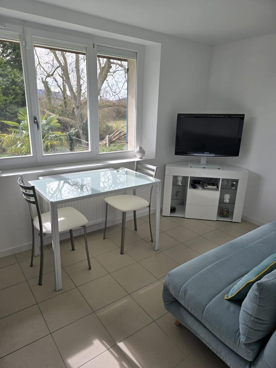 TV and multimedia, Kitchen or kitchenette, Seating area, Bedroom