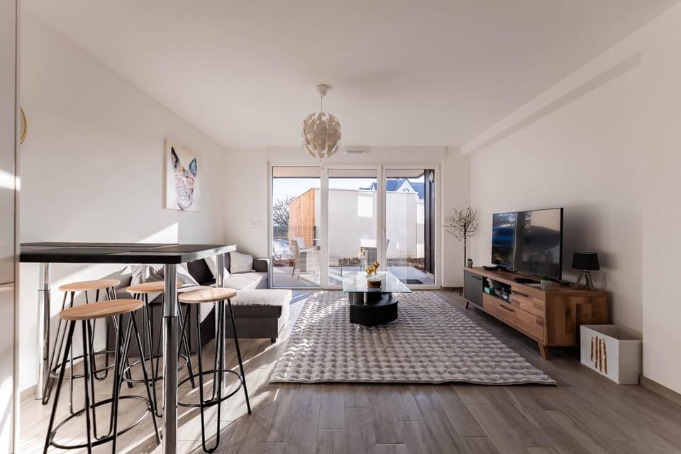 TV and multimedia, Living room, Dining area