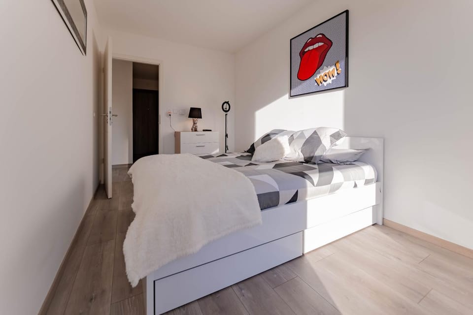 Bed, Photo of the whole room, Bedroom