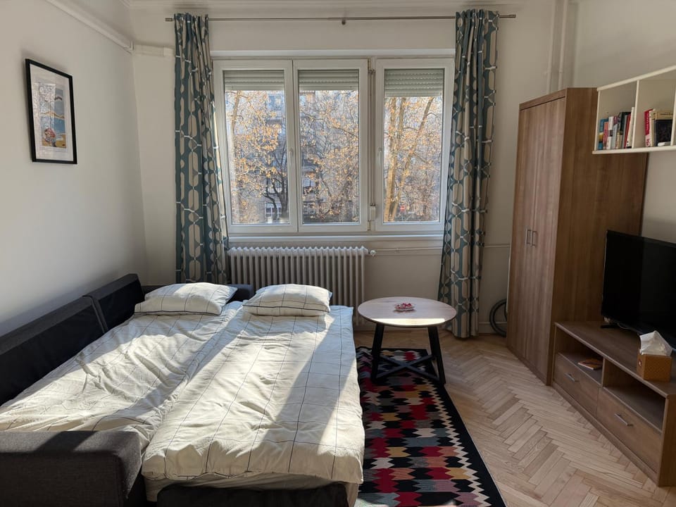 Bed, Living room