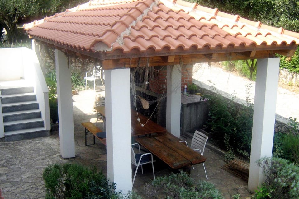 Location, children, Family