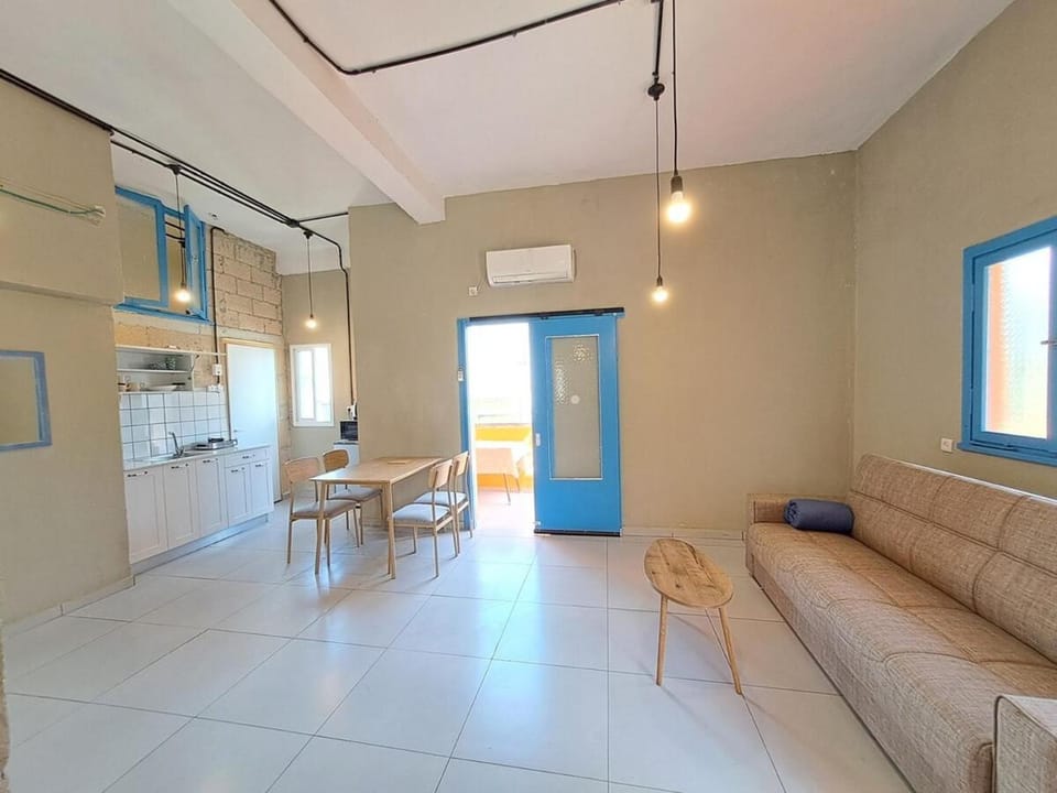 Fellini Julia loft balcony Apartment in Haifa