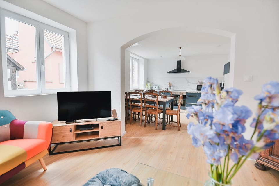 TV and multimedia, Living room, Dining area