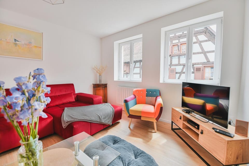 TV and multimedia, Living room, Seating area, Evening entertainment