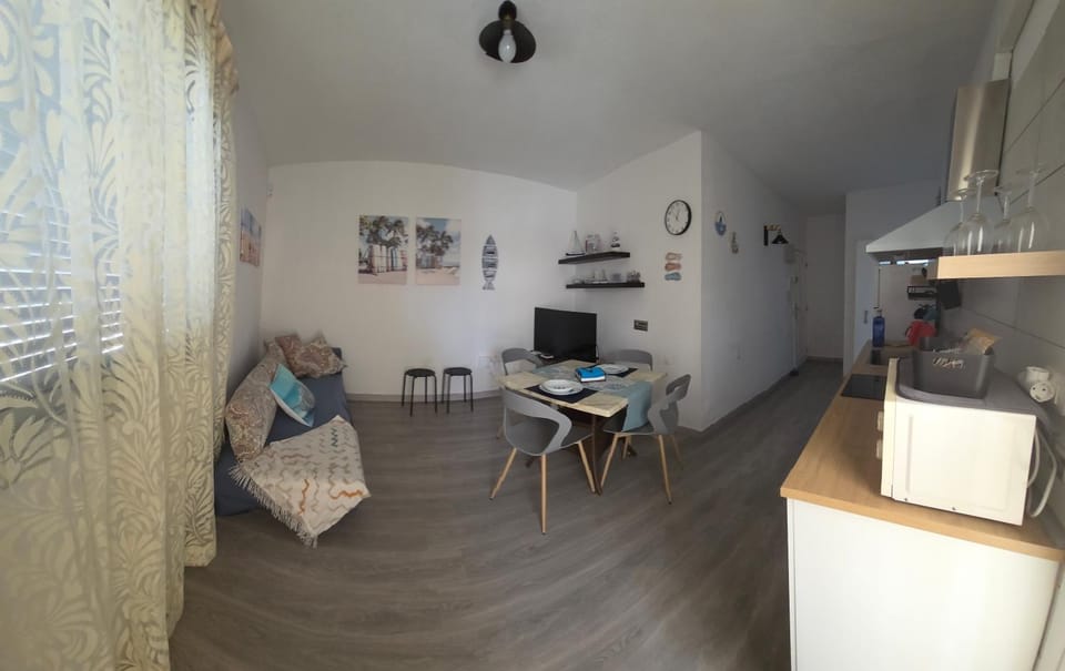 TV and multimedia, Kitchen or kitchenette, Living room, Seating area, Dining area