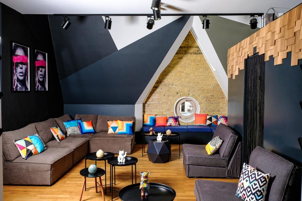 Living room, Seating area